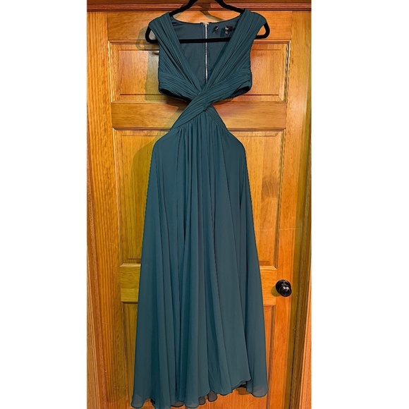 Women’s LULUS Unique looking GOWN FORMAL PROM DRESS New SMALL GREEN Tags removed - Picture 3 of 8